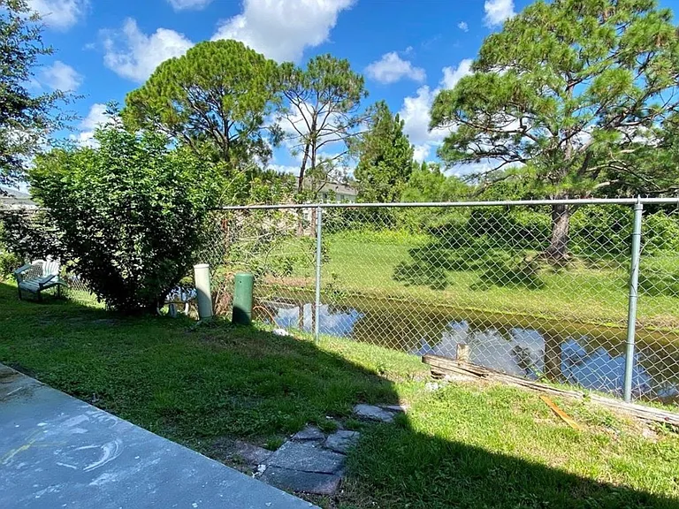 205 Eden Ln — Photo 14