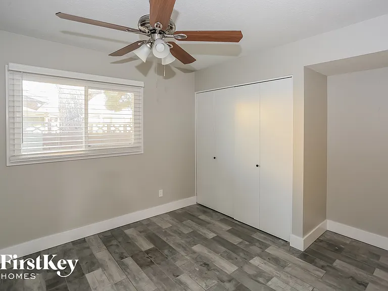 4409 W Griswold Rd — Photo 9
