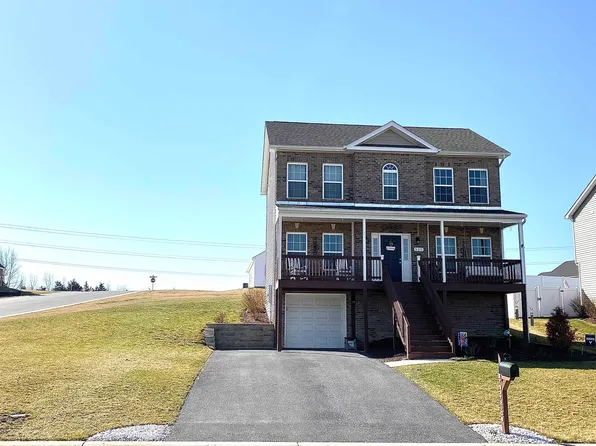 912 Waterton St, Staunton, VA 24401