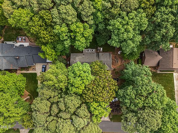 5th image of 8824 Woodyhill Rd