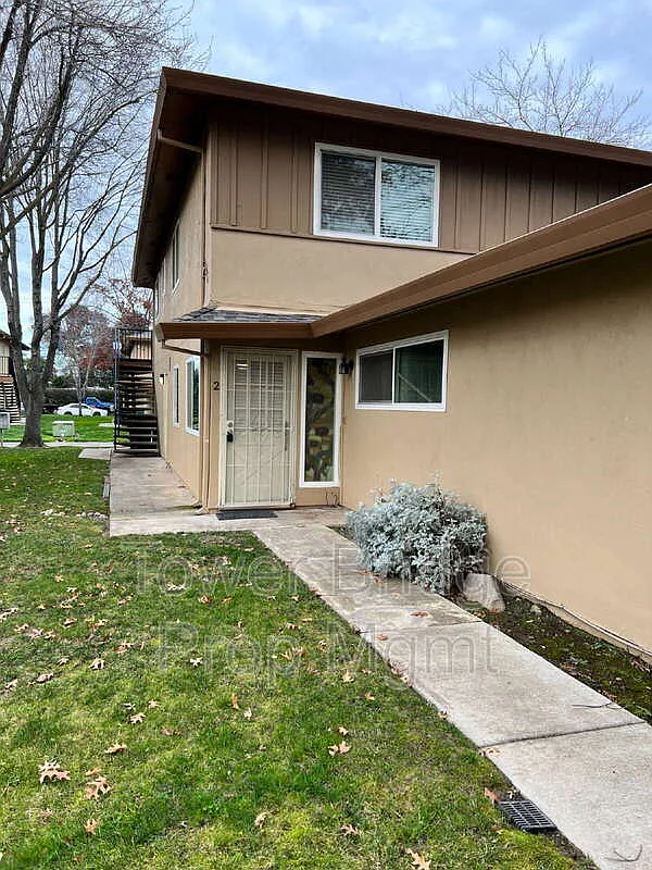 2 bed, 1.0 bath, 840 sqft, $1,595 — Photo 1