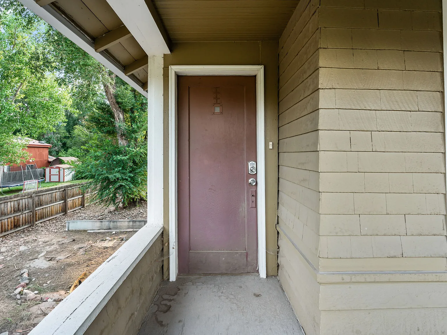 3 bed, 1117 sqft, $2,000 — Photo 3