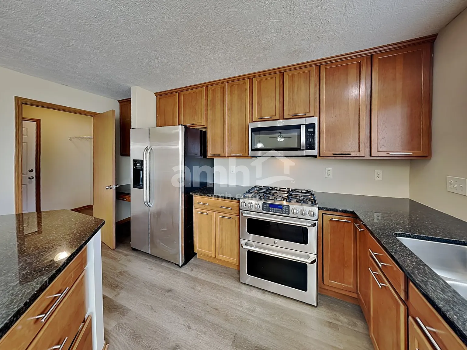 4 bed, 2.5 bath, 2704 sqft, $2,765 — Photo 3