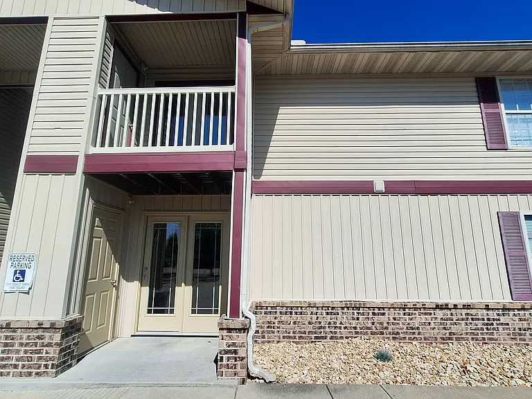 Collins Point Apartments — Photo 6