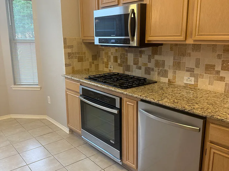 4600 Spanishmoss Dr — Photo 9