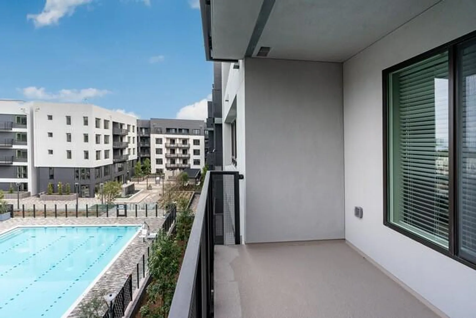 1 bed, 1.0 bath, 807 sqft, $7,608 — Photo 4