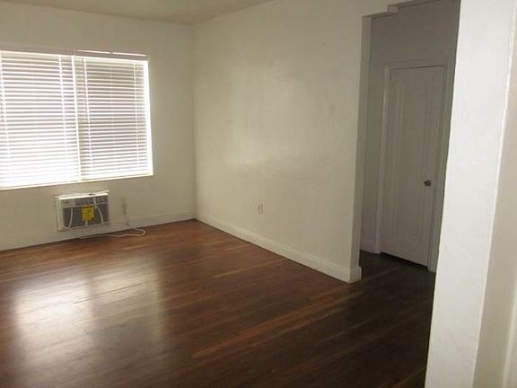 5th image of 1030 Jefferson Ave APT 4