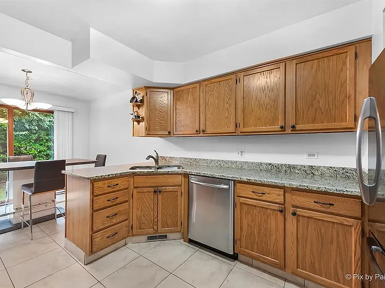 650 Hillview Ct — Photo 12