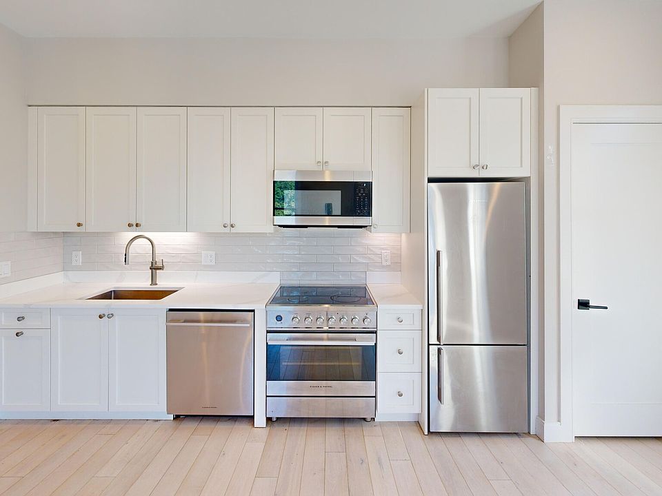 1st image of 197 Green St Unit 401
