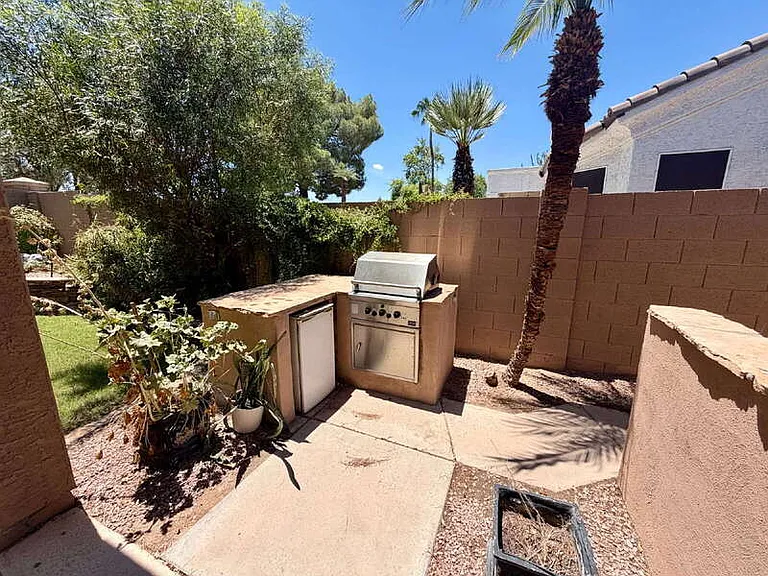 885 W Aloe Pl — Photo 24