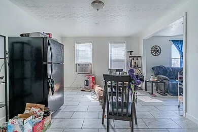 2 bed, 695 sqft, $1,350 — Photo 3