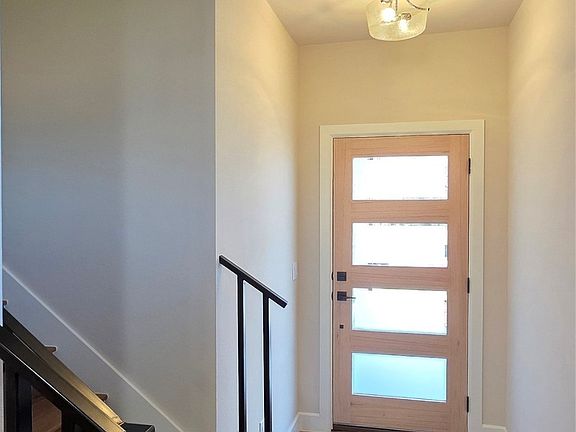 3rd image of 1014 E Delmar Pl