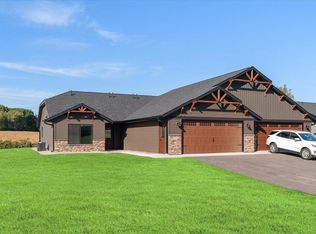 910 Silverthorne Dr, Viroqua, WI 54665