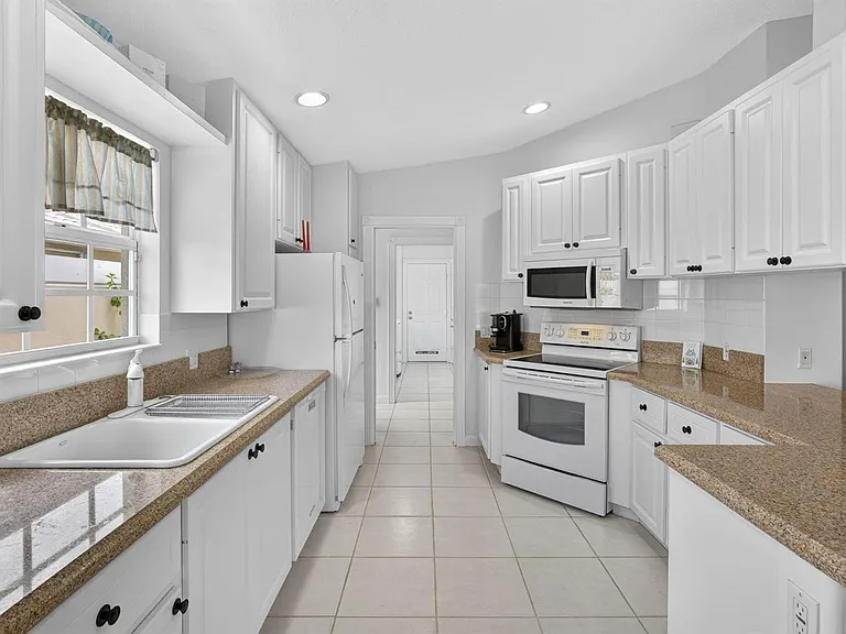 8154 Montserrat Pl — Photo 25