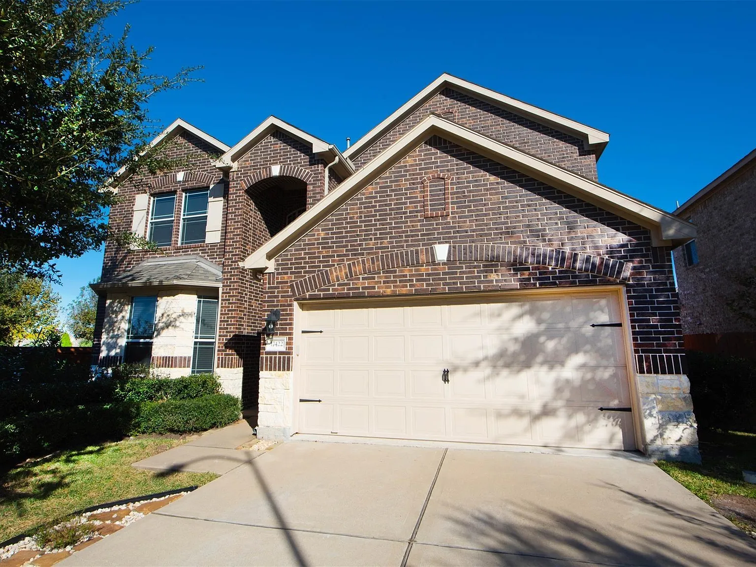 4 bed, 2.5 bath, 2799 sqft, $2,795 — Photo 2
