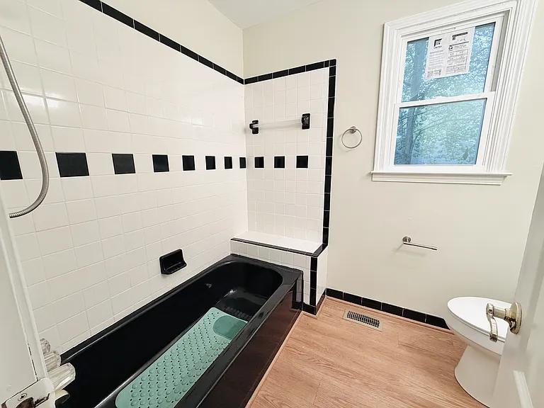 7905 Castleton Ln — Photo 26