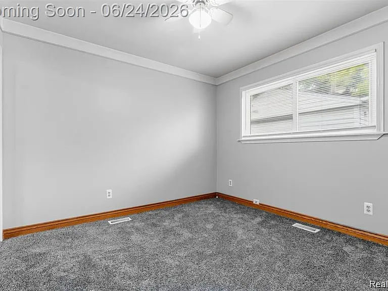 323 N Campbell Rd — Photo 12