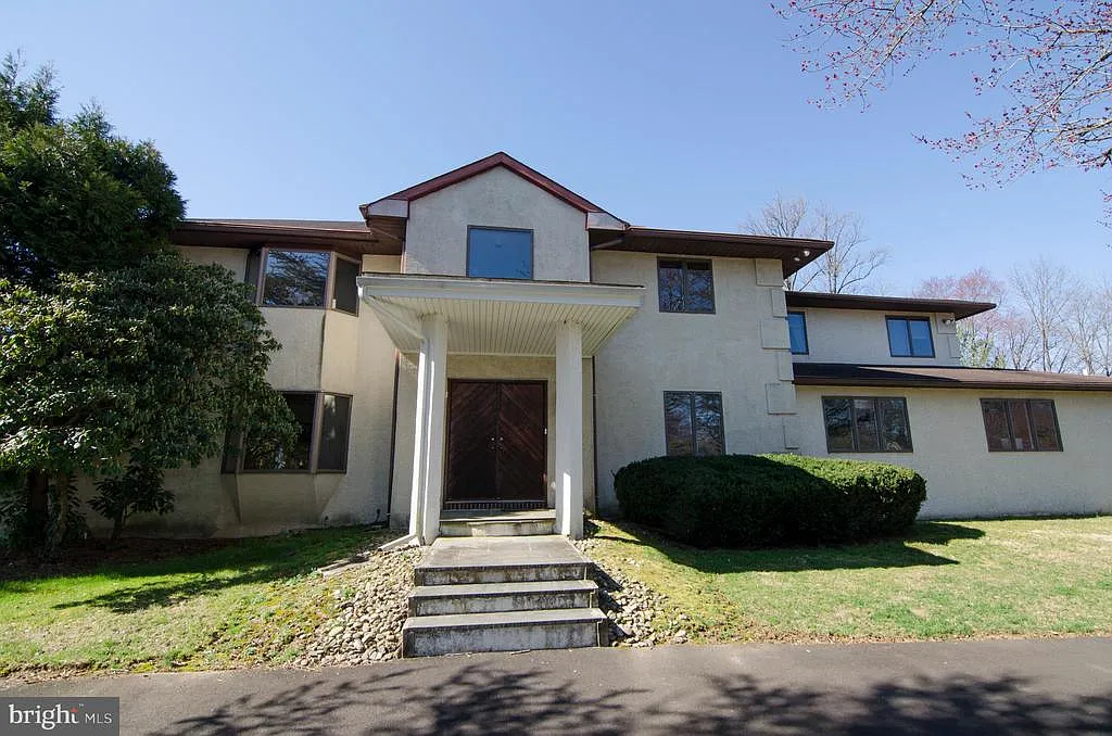 538 Long Ln photo 1