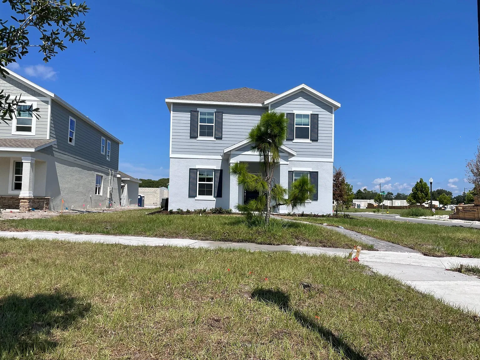 5 bed, 2455 sqft, $2,600 — Photo 2