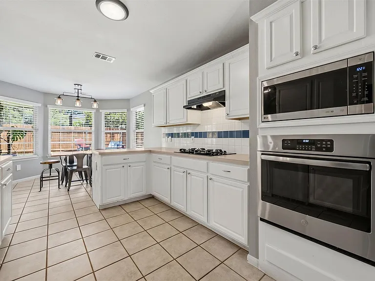 6816 Beatty Dr — Photo 3