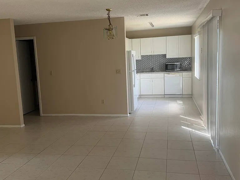 1131 SE Parrish Ct — Photo 3