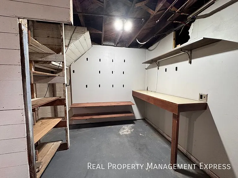 509 W 25th St — Photo 49