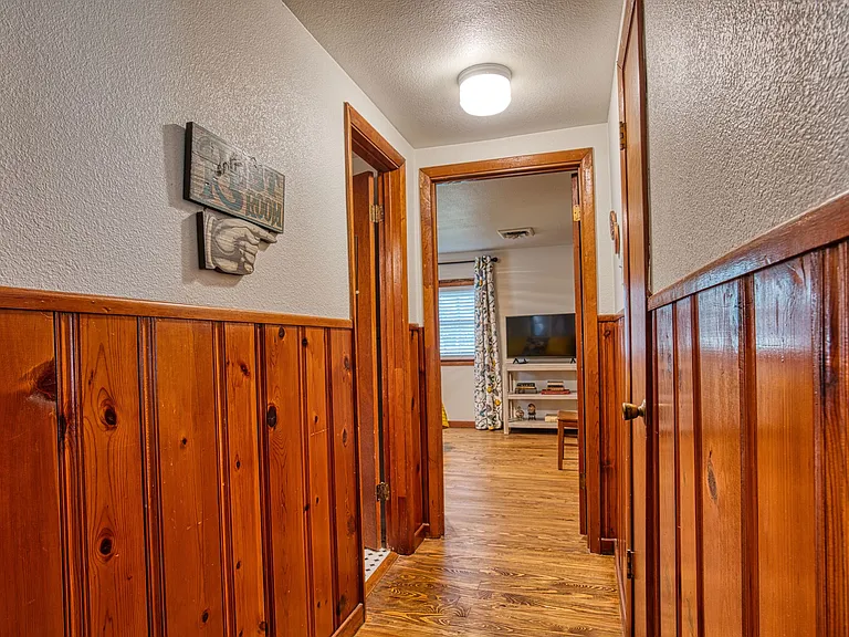 201 White Dr — Photo 22