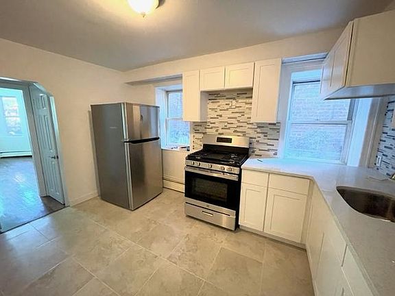 5th image of 766 S Oak Dr APT 1