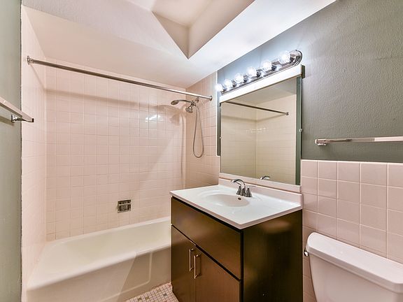 3rd image of 315 Marengo Ave APT 5G