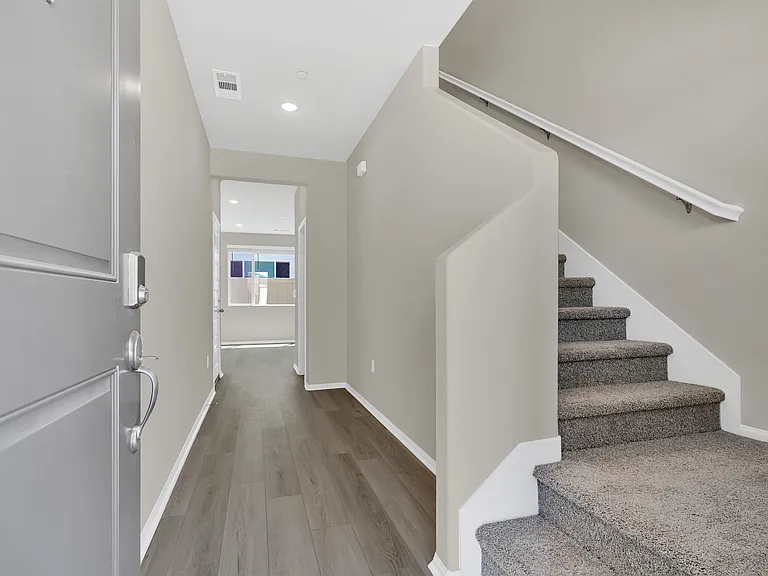 2074 Bergamot St — Photo 5