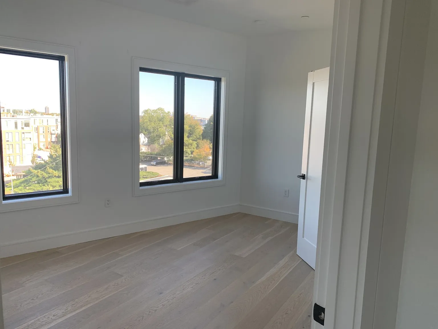 Studio, 480 sqft, $2,750 — Photo 3