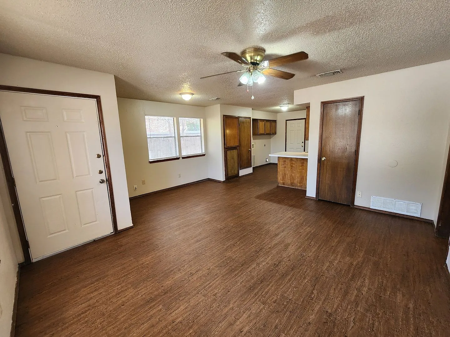 Cozy 2 Bedroom Duplex In Haltom City — Photo 3