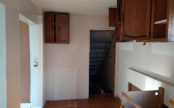 5th image of 135 S Lewis Ave