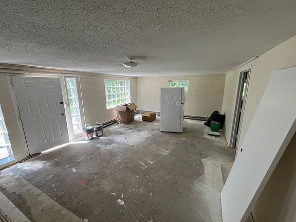 3rd image of 1618 Maple Grove Rd