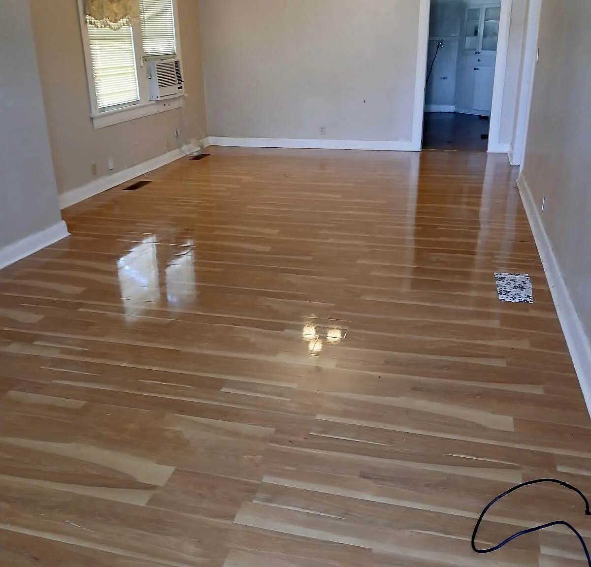 3 bed, 1.5 bath, 1200 sqft, $2,000 — Photo 2