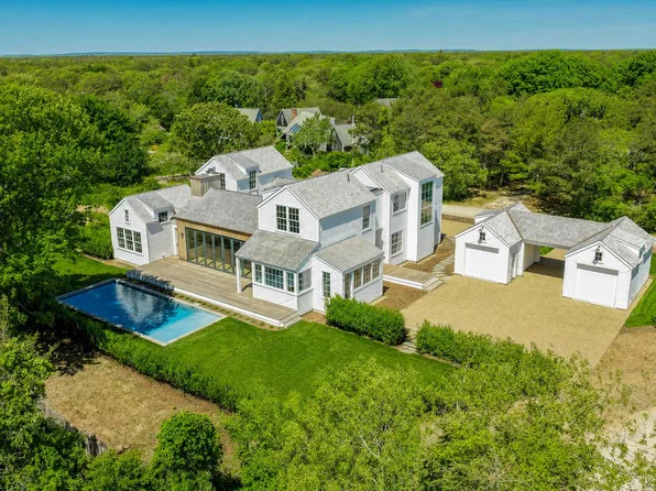 2 Lexington Ave, Edgartown, MA 02539