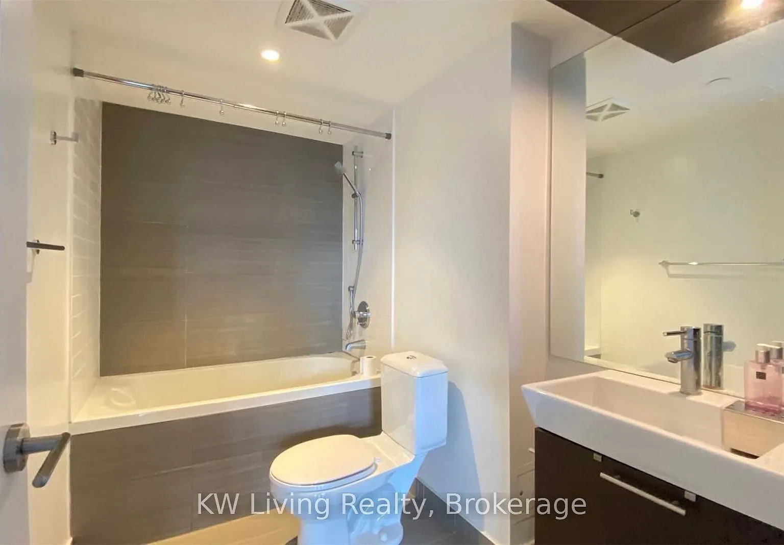 2 bed, $3,100 — Photo 4