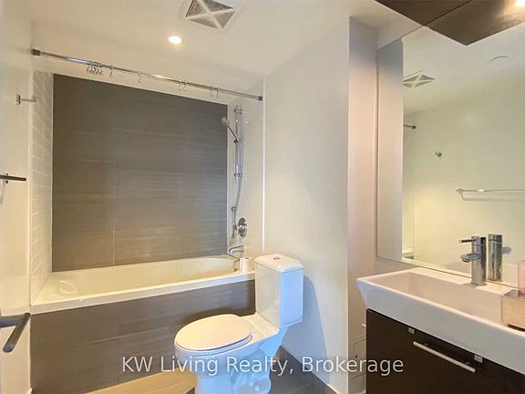 4th image of 386 Yonge St #1601