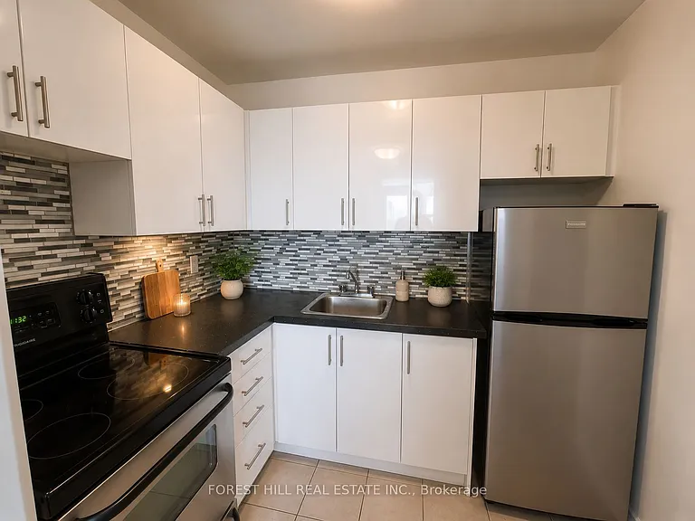 90 Tyndall Ave #805 — Photo 5