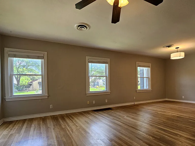 2320 Tremont Ave #102 — Photo 5