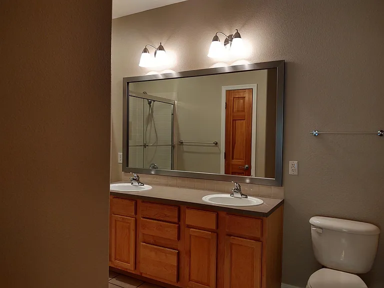 5220 Boardwalk Dr #B12 — Photo 10