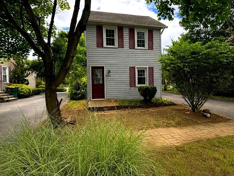 1094 Kings Hwy — Photo 1