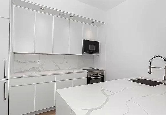 3rd image of 101 Bruckner Blvd #2R