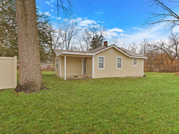 24791 W Rollins Rd, Round Lake, IL 60073