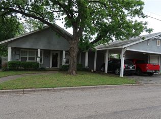 909 Sanders St, Bowie, TX 76230