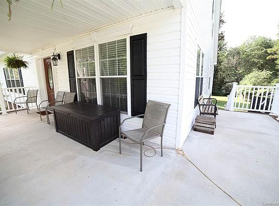 3rd image of 1900 Briarwood Cir