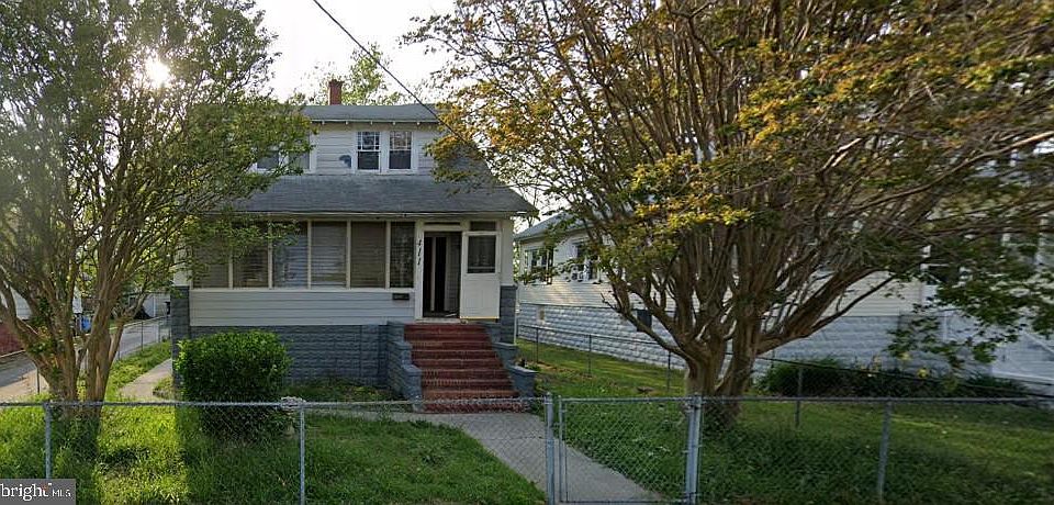 1st image of 411 Myrtle St