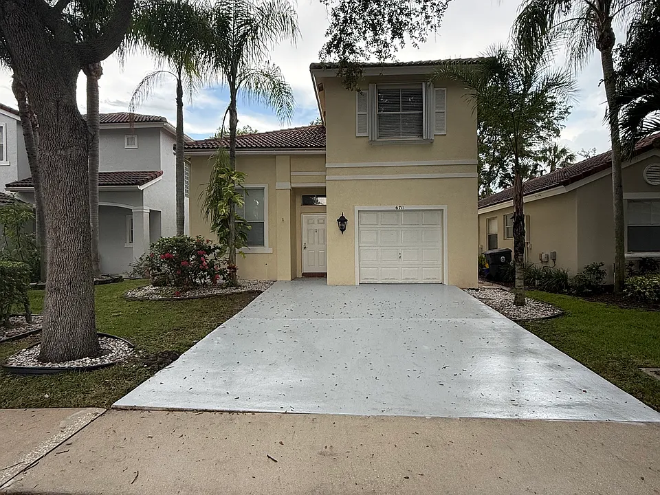 6711 Green Island Cir