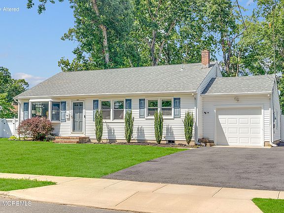 2nd image of 864 Roundtree Drive