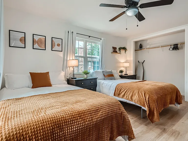 306 E Powell Ln — Photo 19